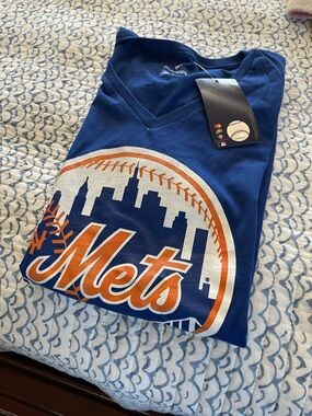 Fanatics Royal Blue Mets V-Neck Tee with Orange & White Logo. 
new with tags